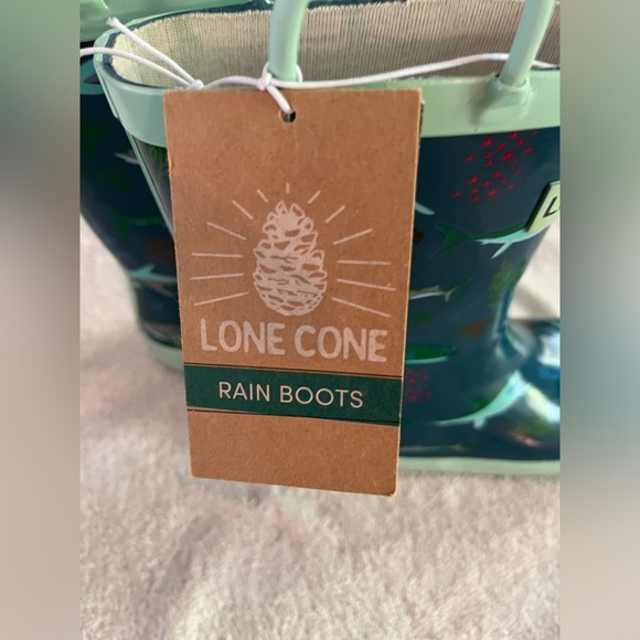 NWT Kids line cone UNISEX “shark attack” rain boots kids size 13 - Picture 5 of 6